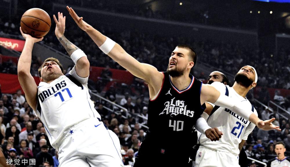 现出更高的 现出更高的