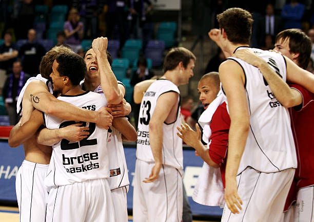 士第9湖人 士第9湖人